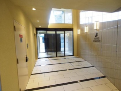 アドバンス大阪ルーチェ　BRAVI不動産のエントランス|【アドバンス大阪ルーチェ】落ち着いたエントランスです