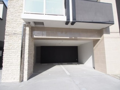 アドバンス大阪ルーチェ　BRAVI不動産の駐車場|【アドバンス大阪ルーチェ】駐車場です