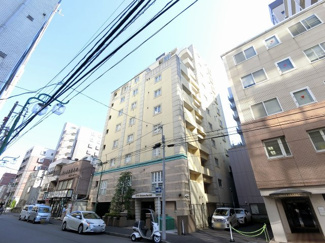 【外観】 | 南西角部屋につき採光・通風良好。廊下側も人通りが少なくプライバシーを保てます♪