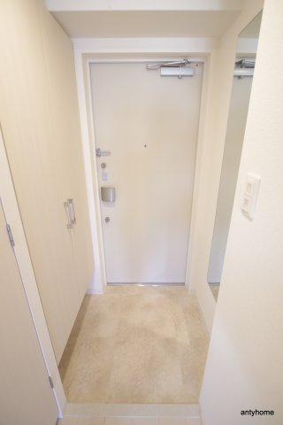 アドバンス西梅田ラシュレ　仲介手数料無料の玄関