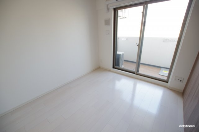 アドバンス西梅田ラシュレ　仲介手数料無料の居間・リビング