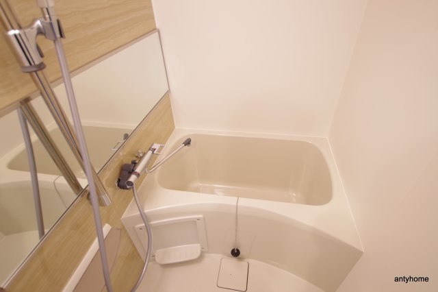 アドバンス西梅田ラシュレ　仲介手数料無料の浴室