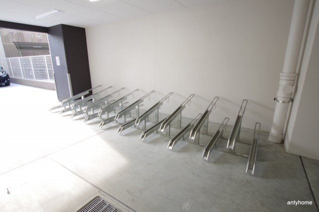 アドバンス西梅田ラシュレ　仲介手数料無料の駐車場