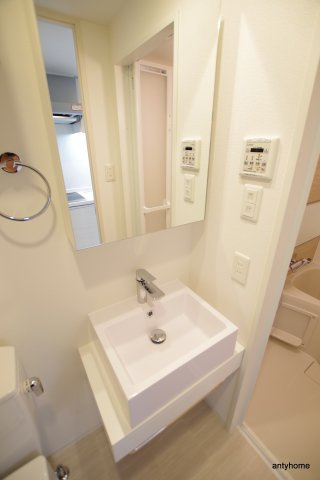 アドバンス西梅田ラシュレ　仲介手数料無料の洗面所