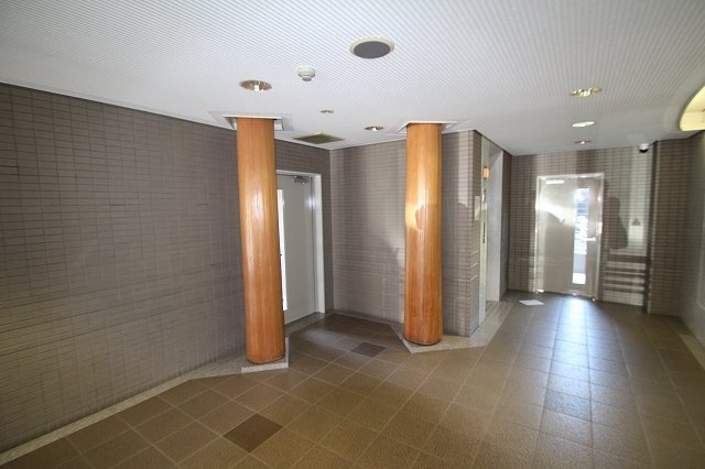 マルベリー小牧山南のエントランス