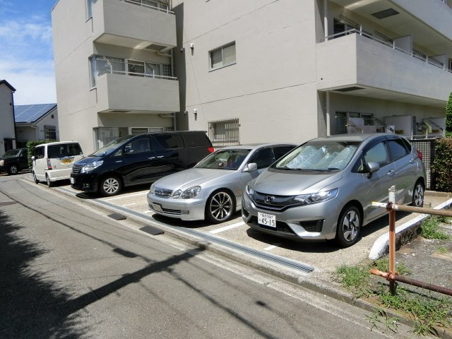 ヴィラMGの駐車場|ヴィラMG　駐車場