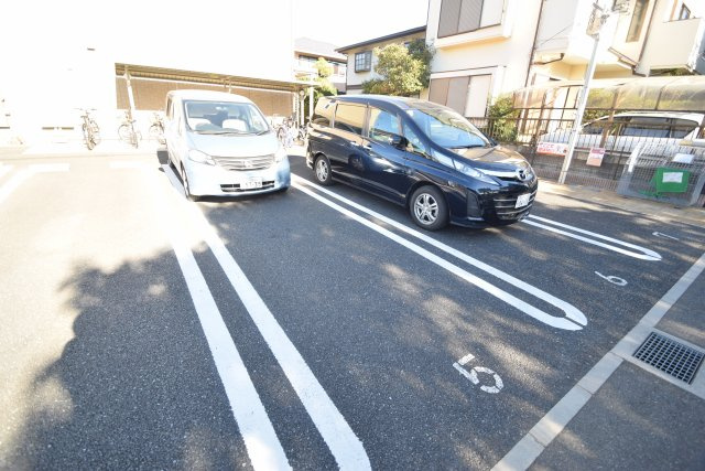 プランドールの駐車場|駐車場に車を止められます