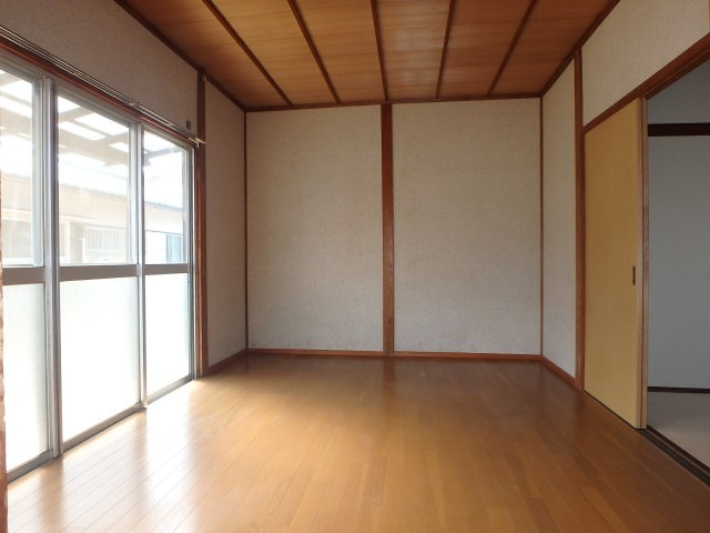 中島　戸建ての洋室