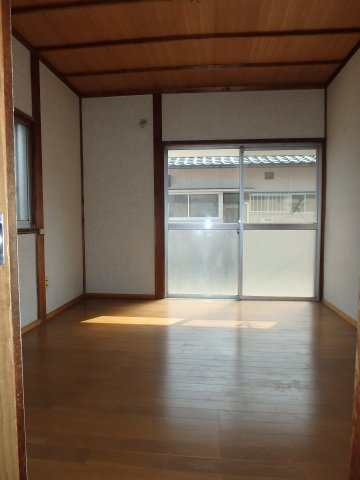 中島　戸建ての洋室