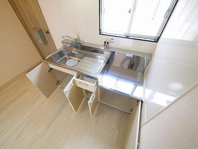 タウニィ箕山のキッチン|コンパクトなキッチンで掃除もラクラク