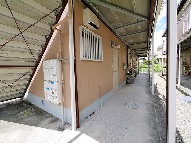 タウニィ箕山のエントランス|毎日通るエントランスはこのようになっています