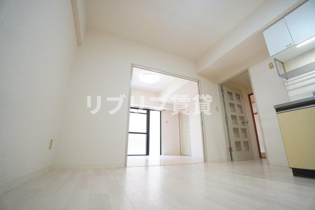 メゾンリヴィエール道場北の居間・リビング