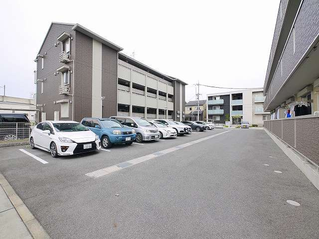 グランエステート奈良の駐車場|駐車場完備です