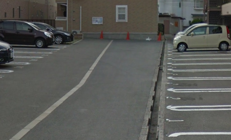 ドゥーエの駐車場