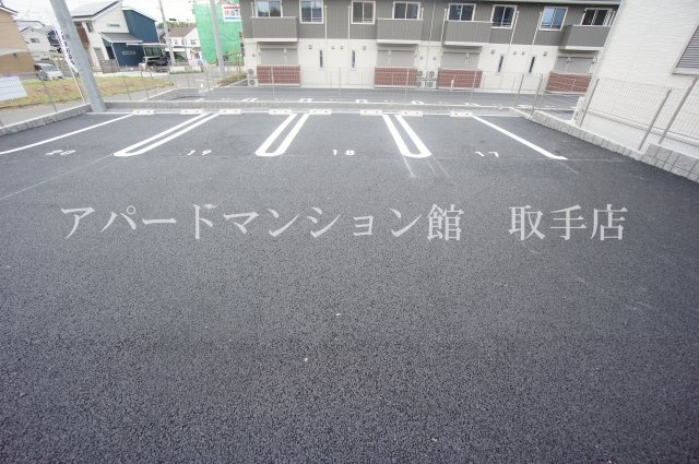 コーポファミーユＯの駐車場