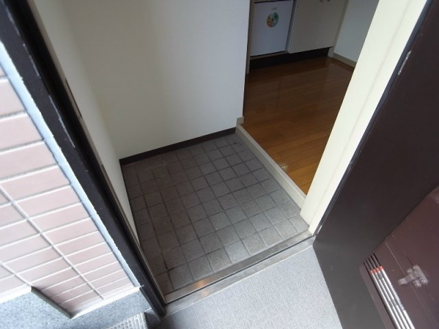 兼山マンションの玄関