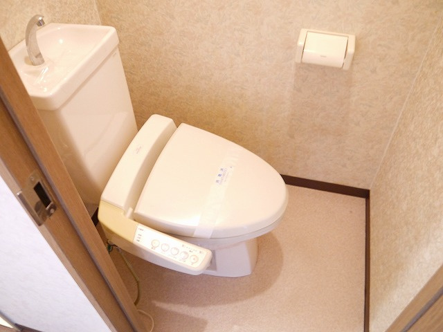 プラムキャッスルS-1のトイレ|ゆったりとした空間のトイレです