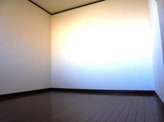 【洋室】 | ル・ソレイユ・メゾン | 玄関横6帖洋室★