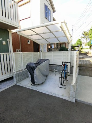 【その他共用部分】 | シティハイム | 屋屋根付きの駐輪場で雨が降っても大切な自転車が濡れなくてすみますね♪駅まで自転車もおすすめです！
