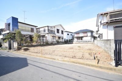 【前面道路含む現地写真】 | MLH茅ヶ崎-浜之郷全２区画-NO.1【建築条件無し売地（土地）】 | 土地面積は約33坪で整形地。前面は南道路６ｍ。茅ヶ崎駅まで徒歩17分。元ＴＢＳ分譲地内で、通勤通学路は人通りの多いところを通れるので安心です☆