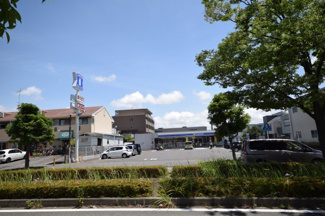 【外観】 | 前面道路は公道で６ｍありますから駐車もしやすく開放感もＧＯＯＤ☆そして道路との高低差があることで、プラシバシーが守られるプランニングができるんです☆藤沢市で自由設計の家を建てるなら要チェックです☆