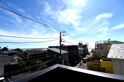 【展望】 | 稲村ケ崎２丁目新築一戸建て（海見えます） | 海が良く見えます。波の具合も家からチェックできる見え方ですので、わざわざ海まで行かなくてもOK！