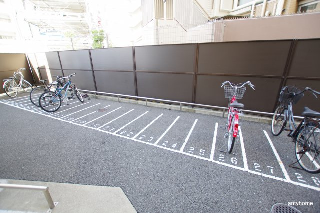 レオンコンフォート新梅田　仲介手数料無料の駐車場