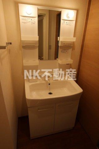 【洗面所】 | グランガーデン足代新町（布施賃貸） | 忙しい朝には欠かせない洗面所です