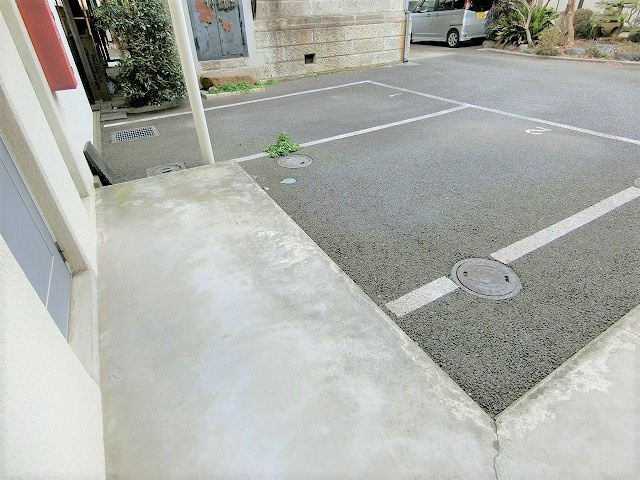 サンライズ西川の駐車場