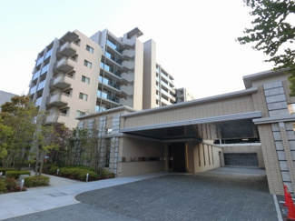 【外観】 | 南西角部屋につき廊下側も人通りが少なくプライバシーを保てます♪