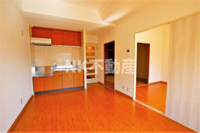 【居間・リビング】 | メゾンプランシェール | こちらの居間で趣味の時間をお楽しみください