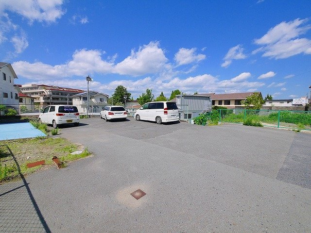 西大寺赤田町店舗・事務所の駐車場
