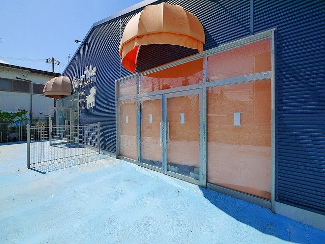 西大寺赤田町店舗・事務所のエントランス
