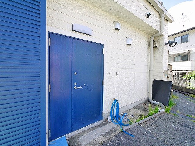 西大寺赤田町店舗・事務所のエントランス