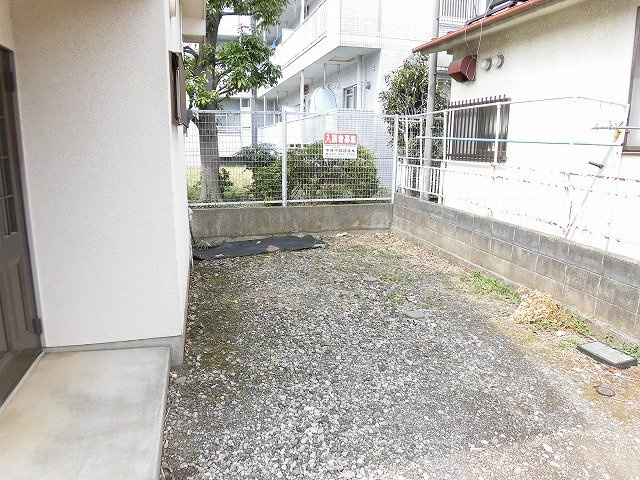 森田緑町貸家の駐車場