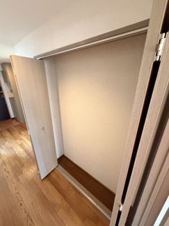 【洋室】 | シェリール北原台 | 手前の洋室です
前回募集時の写真です
家具等はつきません