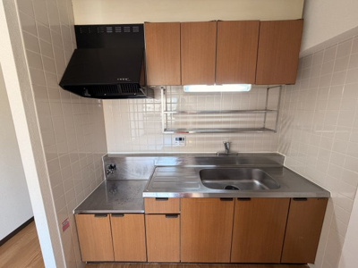 【キッチン】 | シェリール北原台 | 手元灯つきキッチンで収納豊富
