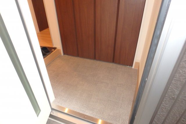 セジュール・サイトA棟の玄関