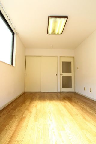 オーシャンハイツの洋室|別部屋の参考写真です