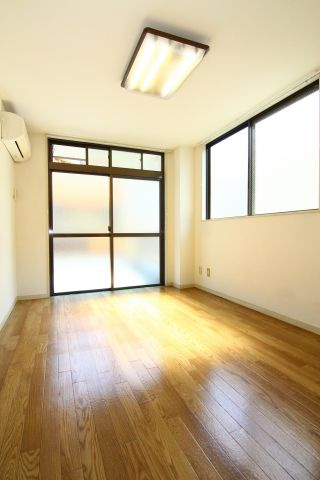オーシャンハイツの洋室|別部屋の参考写真です