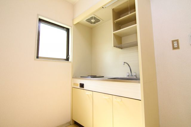 オーシャンハイツのキッチン|別部屋の参考写真です