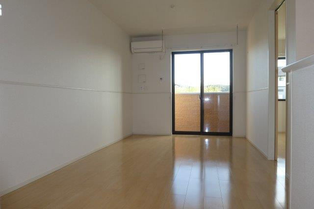 バイオレット真備Ｎｏ．２の居間・リビング