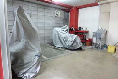 【駐車場】 | カーイング多摩 | 屋内バイク置場（電動シャッター付※満車）