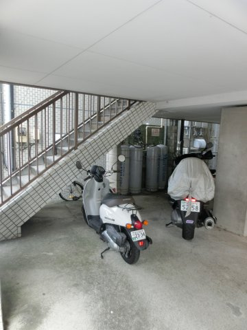 サザンプルミエール横浜のその他共用部分|サザンプルミエール横浜　バイク置き場
