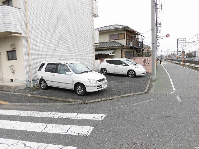 グランドールオギノの駐車場