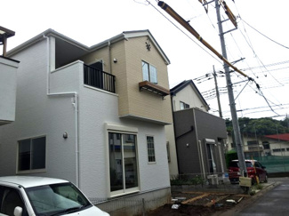 【前面道路含む現地写真】