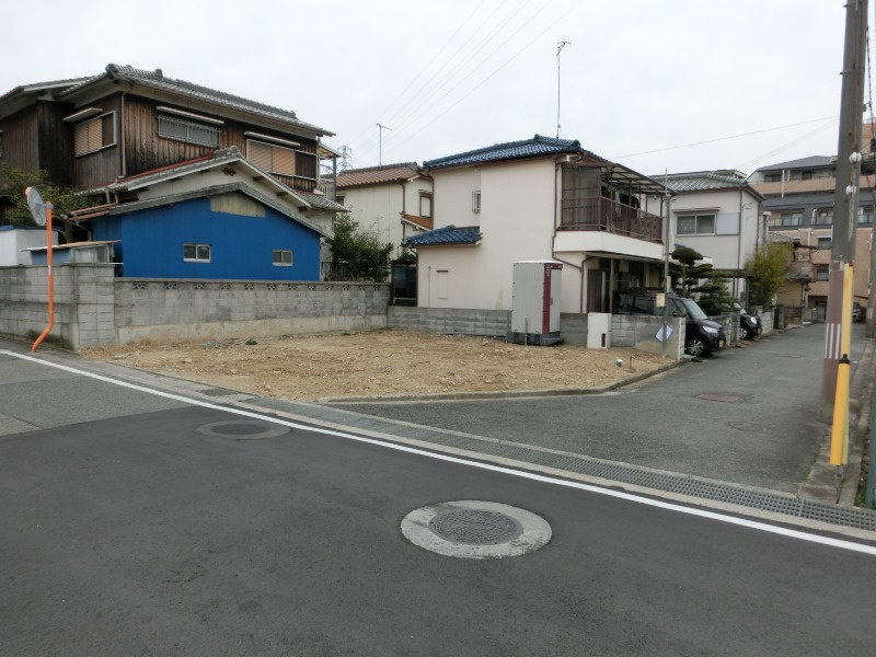 ＪＲ魚住駅北側　魚住町西岡　新築一戸建の前面道路含む現地写真
