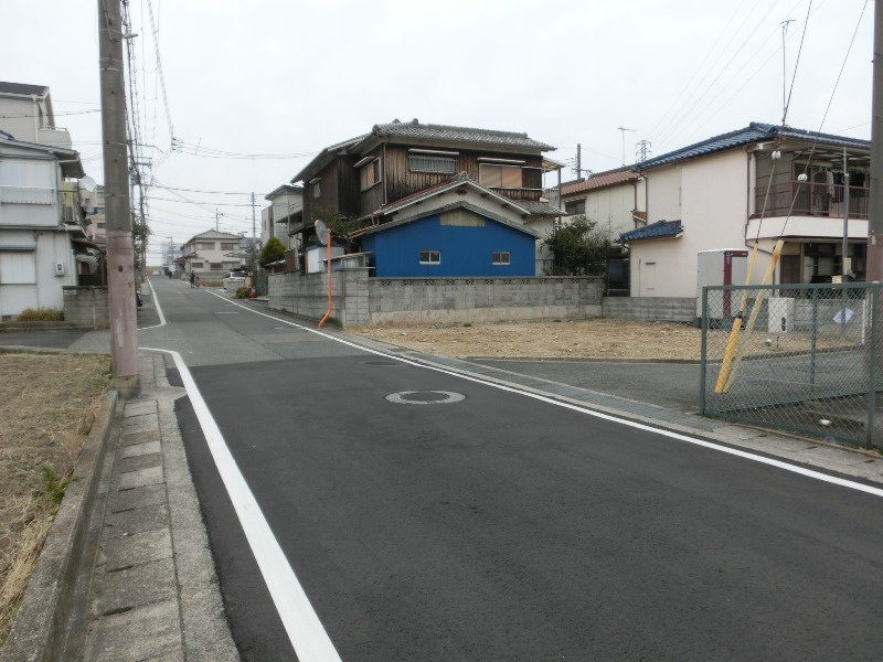 ＪＲ魚住駅北側　魚住町西岡　新築一戸建の前面道路含む現地写真