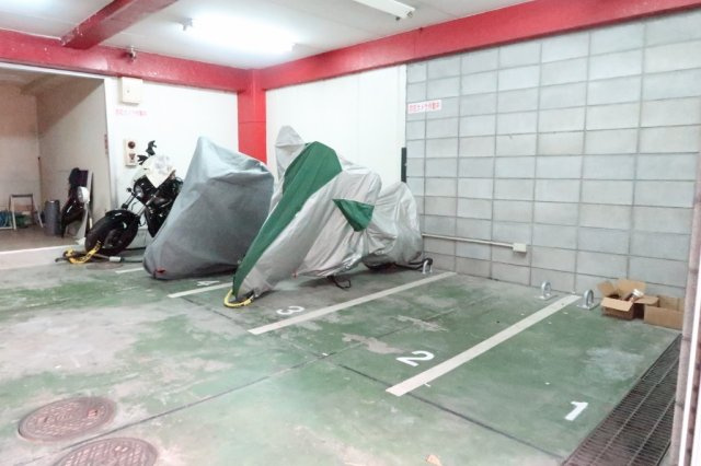 【駐車場】 | カーイング多摩 | 屋内バイク置場※満車