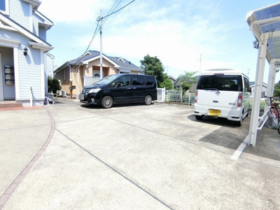【駐車場】 | リンデンハウス | いつでも目の届く敷地内に駐車場を完備しています♪お車をお持ちの方におすすめです！